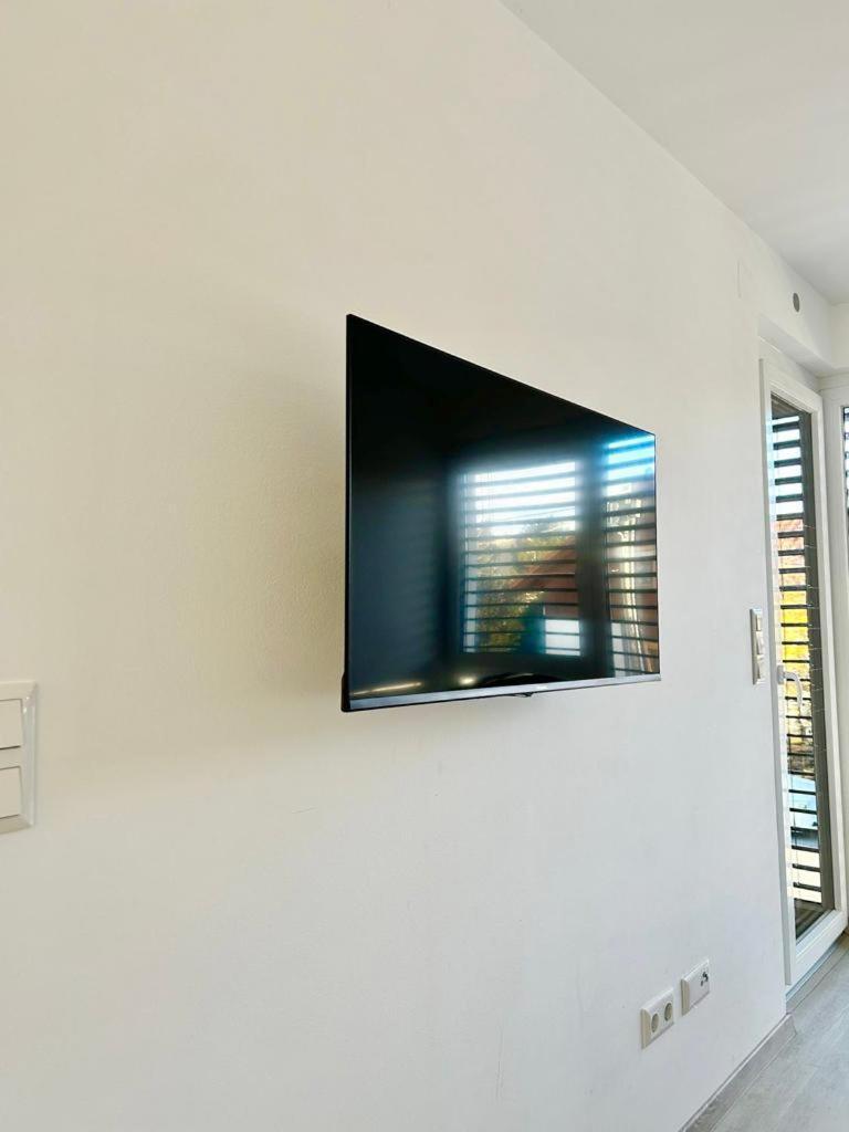 New - Free Parking - Balcony Appartement Wenen Buitenkant foto